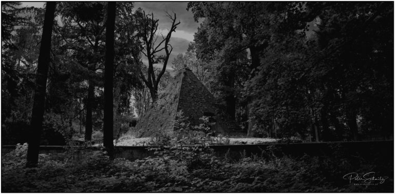 Die Pyramide in Derneburg